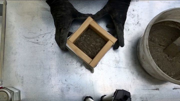 saboneteira de concreto moderno faa voc mesmo, despeje o concreto