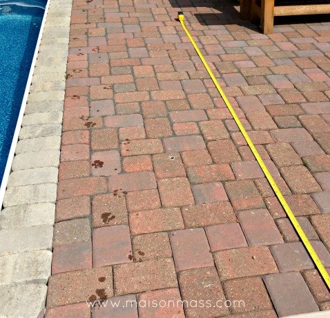 cambio de imagen del patio de la piscina como duplicamos el espacio, La cinta indica el final del patio original
