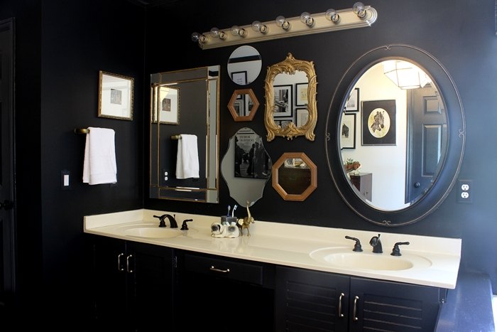 15 vaidades lindas para a realeza voc, Um banheiro master preto branco e vintage