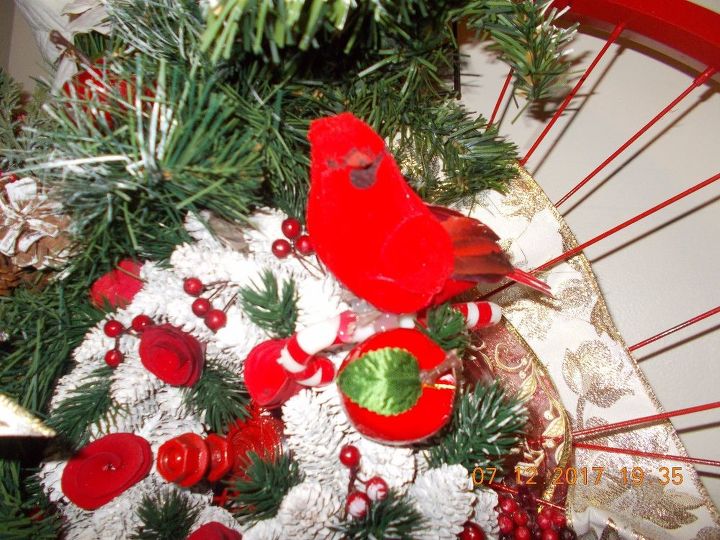 llanta de la bicicleta repurposed en 2017 holiday wreath