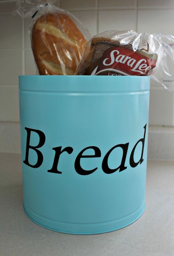 31 super cute easy diy ideas for your kitchen, This Cheery Bread Tin