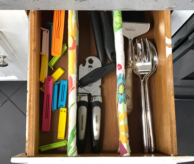31 super cute easy diy ideas for your kitchen, These Tension Rod Drawer Dividers