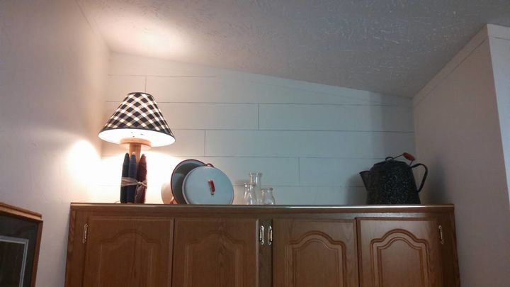 12 super affordable shiplap wall projects to beautify your home, Draw On The Wall For Faux Shiplap
