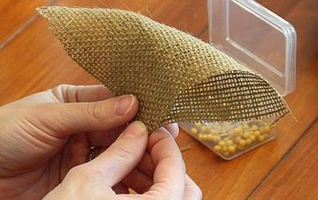13 Enjoyable Burlap Wreaths That'll Make You Smile When You See Them