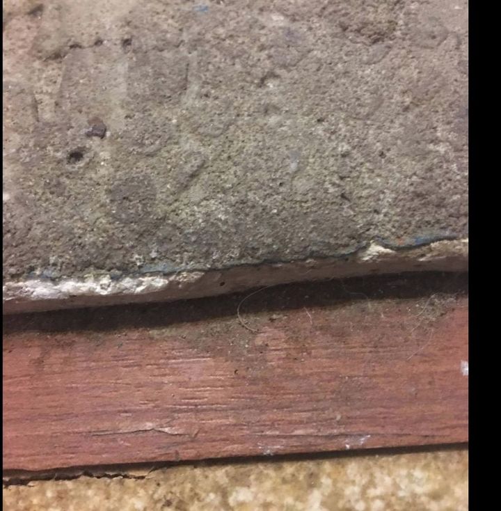 q white crumbly layer under mortar and tile