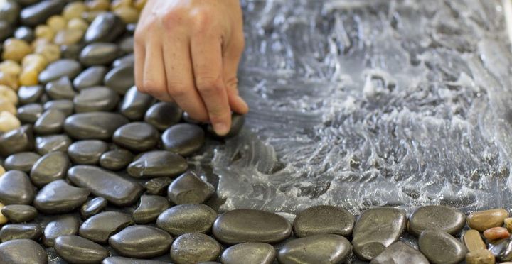 Diy Pebble Bath Mat And Other Ideas For A Quick Bathroom Makeover Diy Pebble Bath Mat And Other Ideas For A Quick Bathroom Makeover