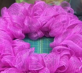 Beautiful 3 Dollar Yarn or Ribbon Wreath - Chas' Crazy Creations