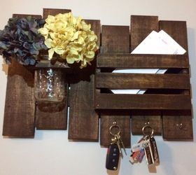 13 bonitos soportes para tu correo organizado, Utilice pegamento para madera para adherir un organizador