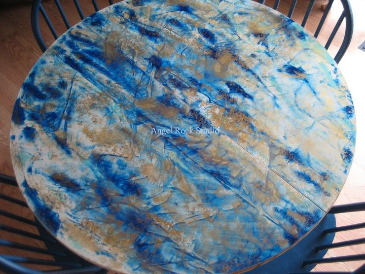 11 fascinantes transformaciones de mesas spit que tu casa necesita ahora mismo, A adir acr lico dorado a una mesa blanca