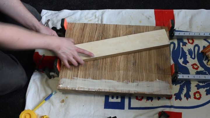 tallar un taburete de taller con una amoladora angular