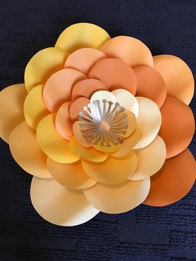 flores de papel inspiradas en una piruleta en espiral