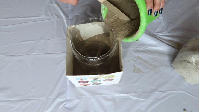 vaso de cimento reciclado usando uma garrafa de plstico