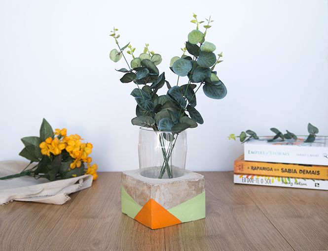 diy upcycled cement vase using a plastic bottle