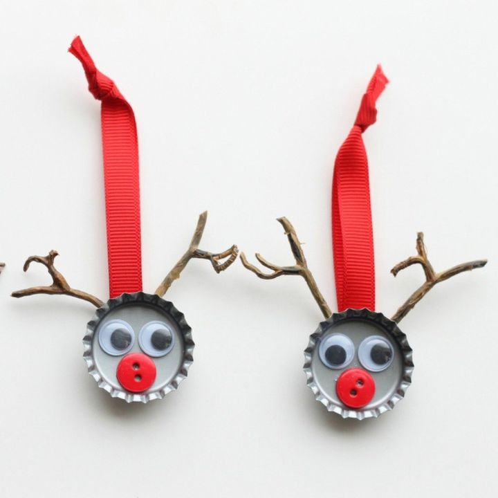 s save your bottle caps for these x crazy cool ideas, An Adorable Christmas Reindeer