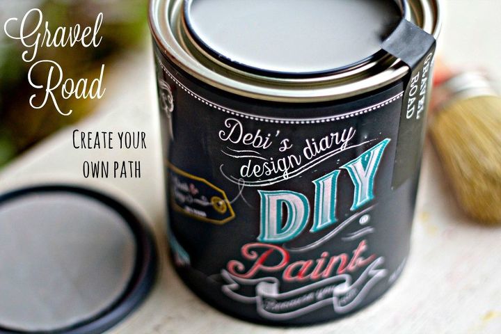 como pintar mveis misturar a cor com um borrifador e moldes de barro