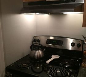 tile around a stove or stainless plate to protect wall