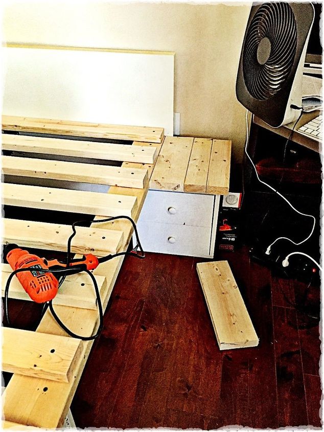 construir como construir uma cama de armazenamento de plataforma de estilo japons, mesa da esquerda