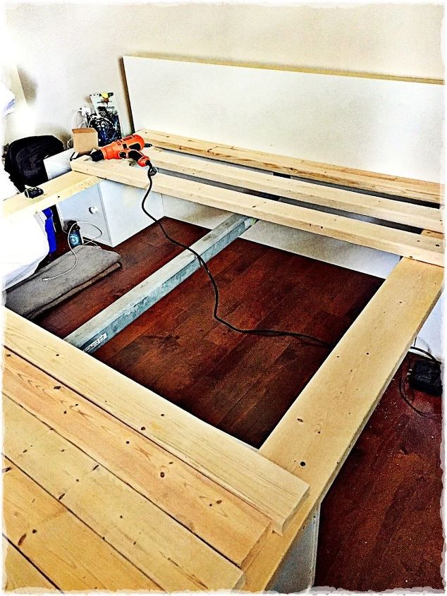 construir como construir uma cama de armazenamento de plataforma de estilo japons, Uma mesa de cada vez