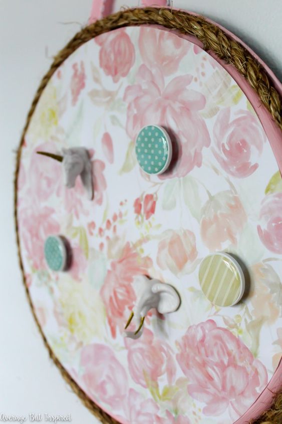 transform a pizza pan into a stylish magnet board
