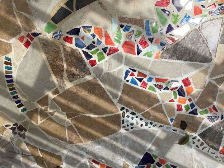 proyecto catio de mosaico patio de gatos, Detalles del trabajo de rejuntado en curso
