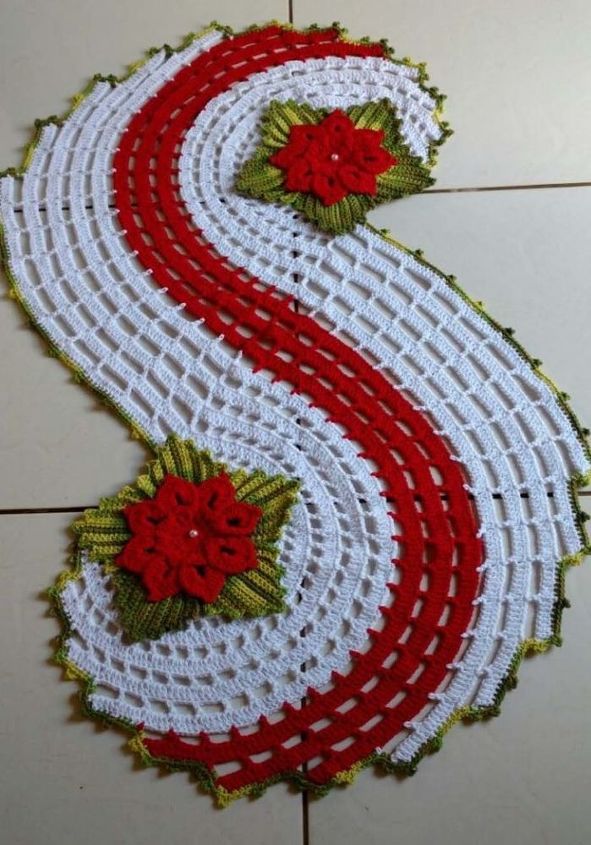 How To Crochet A Christmas Table Runner