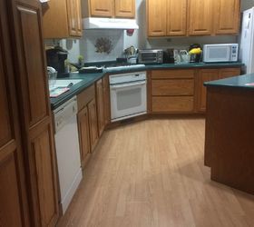 q what kind color floor for a kitchen with oak cabinets green counter
