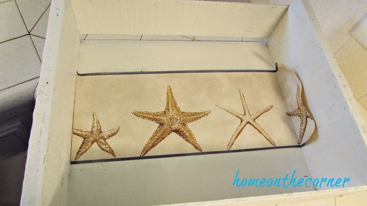 caja rstica con pintura y estrella de mar