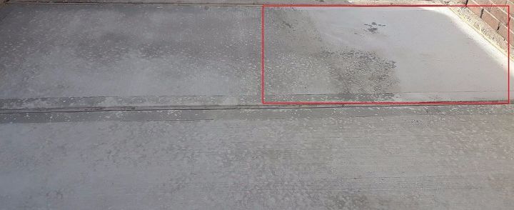 q multiple discolorations in newly poured concrete slab