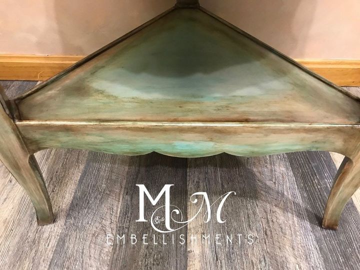 mesa rstica com detalhes em turquesa e cobre