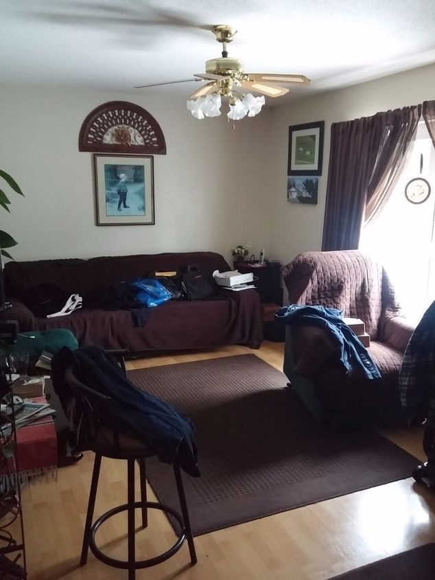 q i have a very narrow livingroom and how i could decorate it to sell