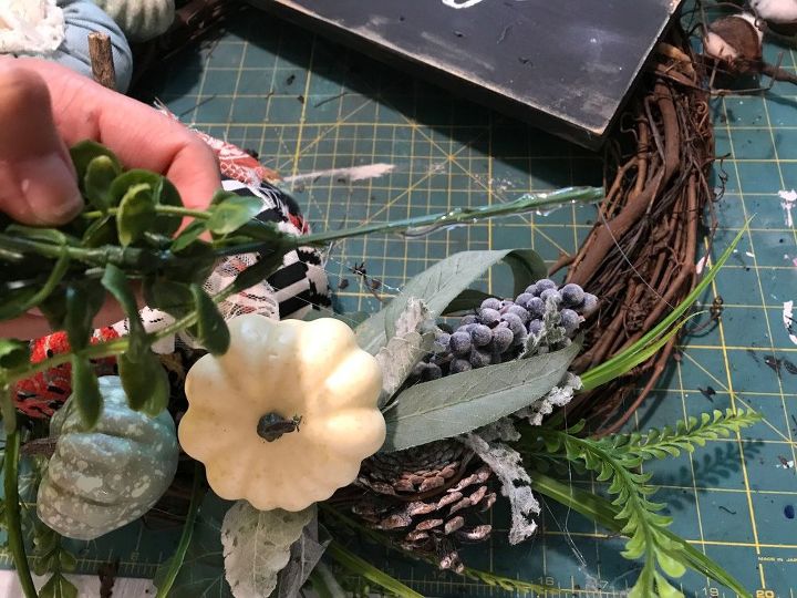 corona de otoo de calabaza de tela hola, Pegar con pegamento caliente flores vegetaci n etc