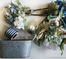 Cómo hacer una fácil decoración de puerta azul y blanca para el otoño