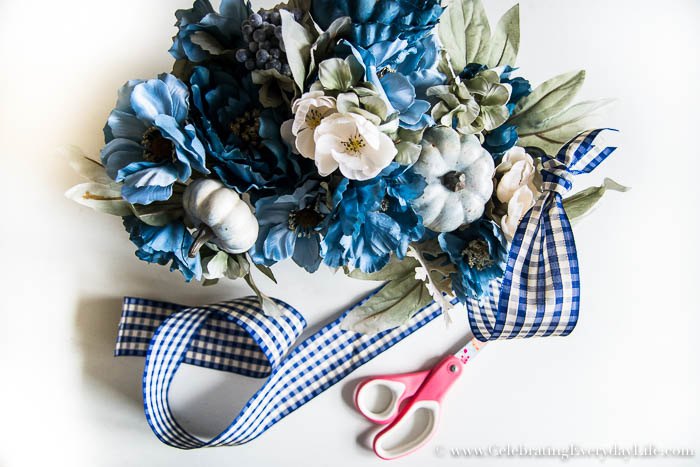 how to make an easy blue white fall door decor