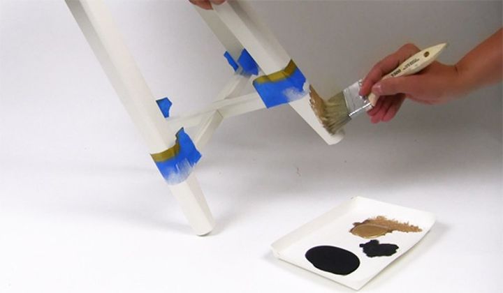 decore uma mesa ikea simples com um modelo de mandala