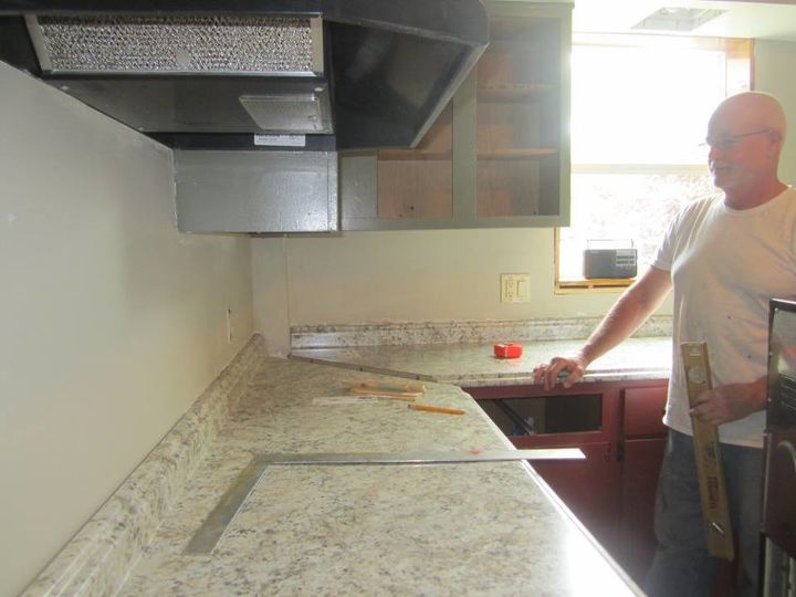 q does a backsplash need to meet the counter on it s face