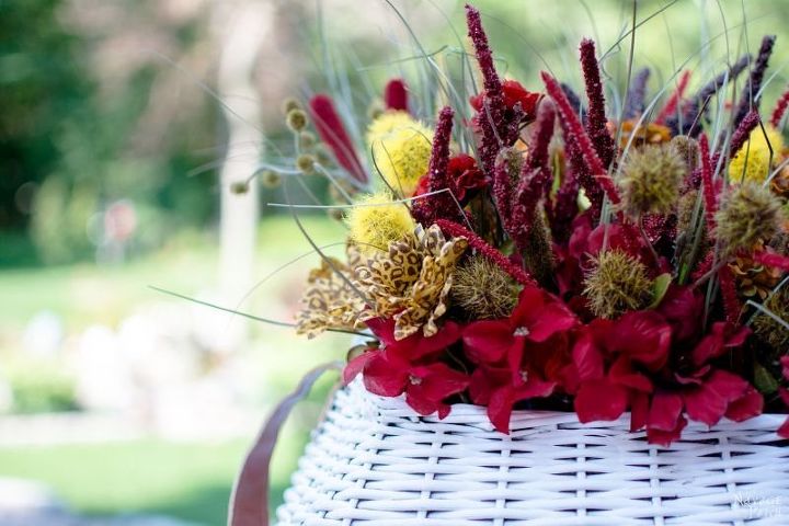 cesta de flores de outono com flores da loja do dlar