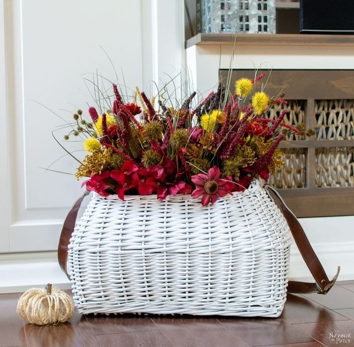 cesta de flores de outono com flores da loja do dlar
