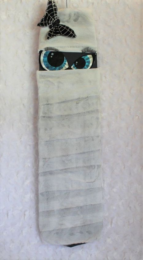 make a halloween mummy from a ceiling fan blade