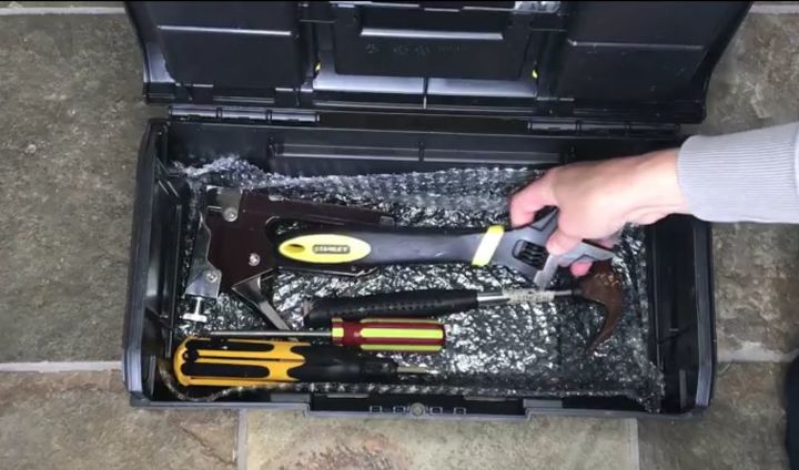 5 hacks to use bubble wrap around the house