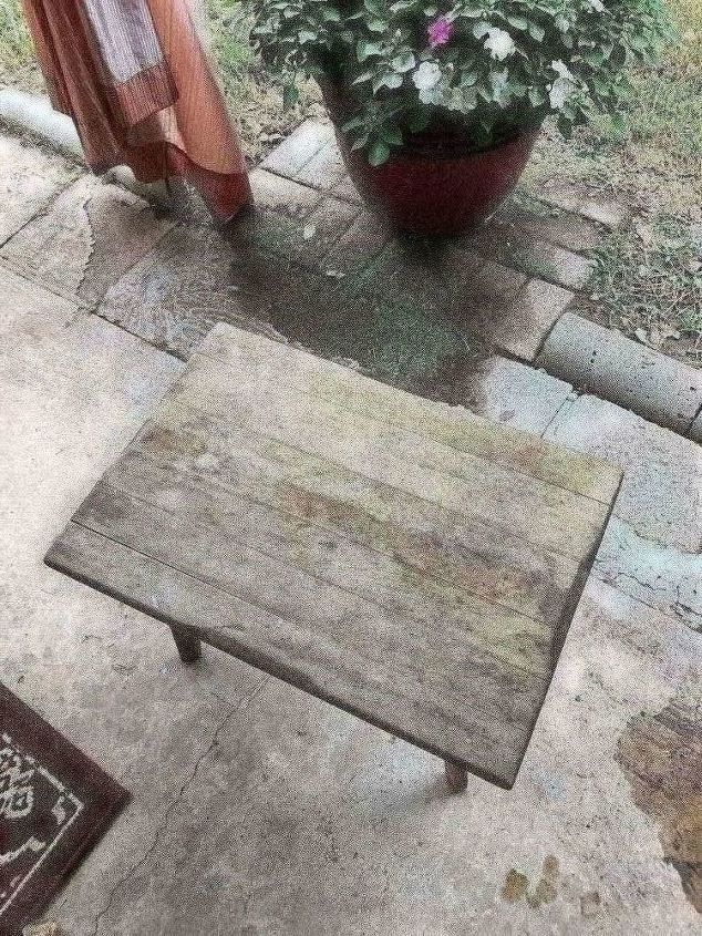 pequea mesa de madera