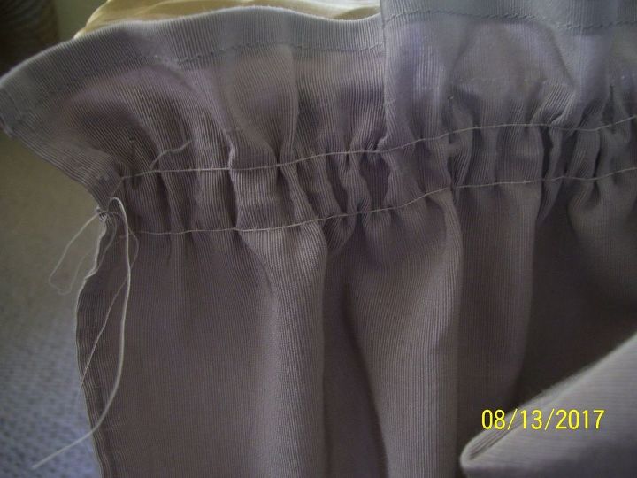 fitted dust ruffle