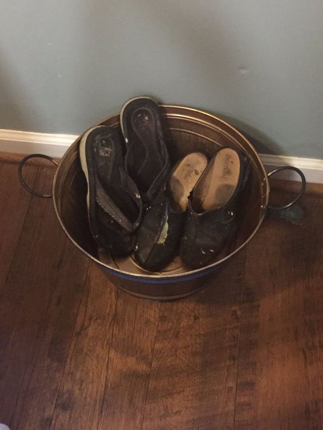 backdoor shoe bucket
