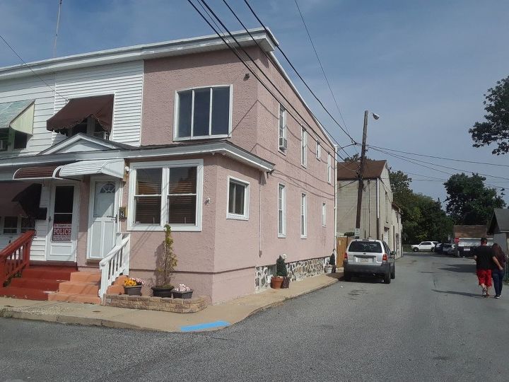 q what color to paint my two story end row home