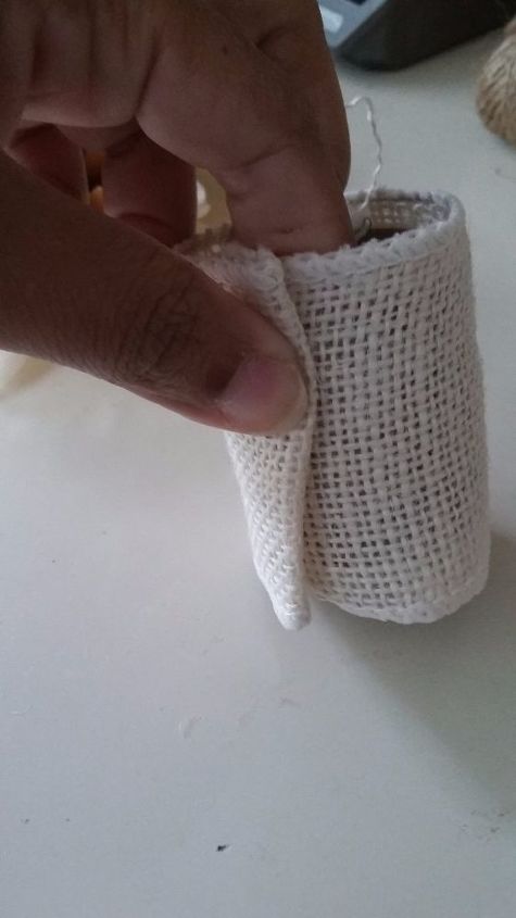 rolos de papel higinico para porta guardanapos, Adicionando um vinco limpo