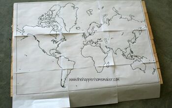  Imprima o mapa do mundo em uma placa de madeira com manchas