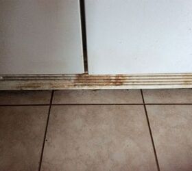how to clean the bottom vent of the refrigerator
