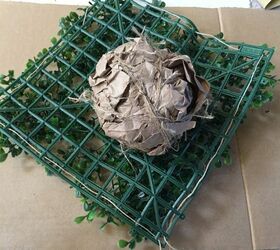 how you can make 1 topiary balls in about 5 minutes, Place paper ball in the middle