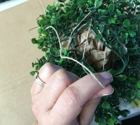 how you can make 1 topiary balls in about 5 minutes