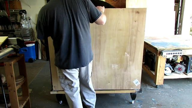 construa uma casa de coelho com um armrio de tv antigo