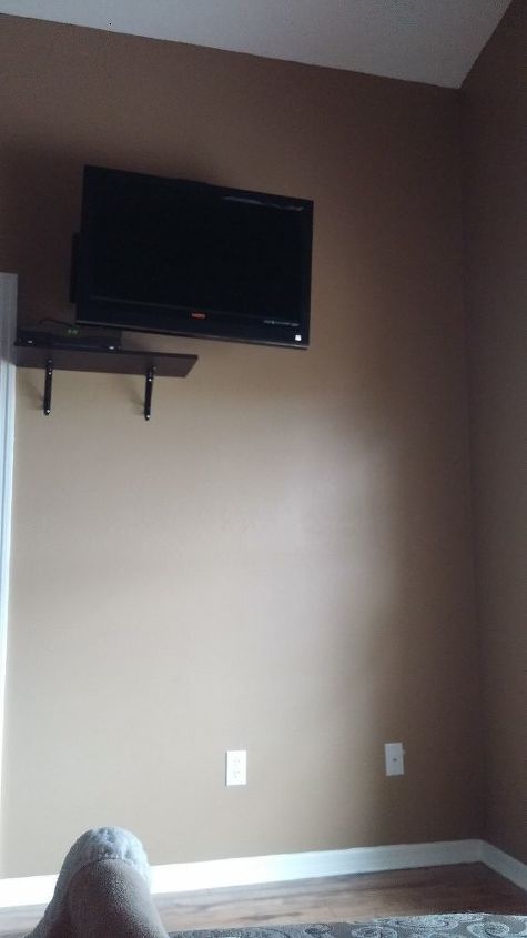 q tv and fireplace in bedroom help